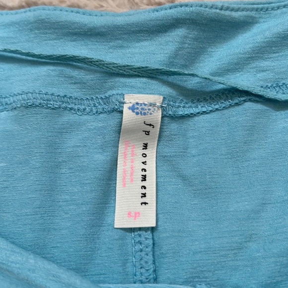 Free People x FP Movement Sky High Long Sleeve Oversized Top Ice Bath Blue Small - Picture 4 of 16